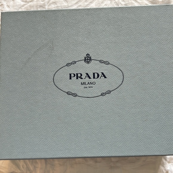 Prada red velvet shoes - Picture 8 of 12